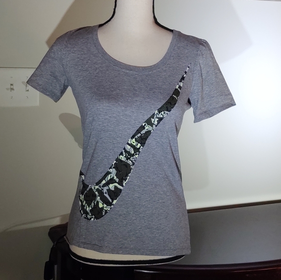 Nike Tops - Nike athletic t-shirt Nike Tops - Nike athletic t-shirt